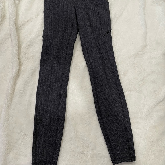 Lululemon chevron pattern leggings size 6 - Picture 5 of 5